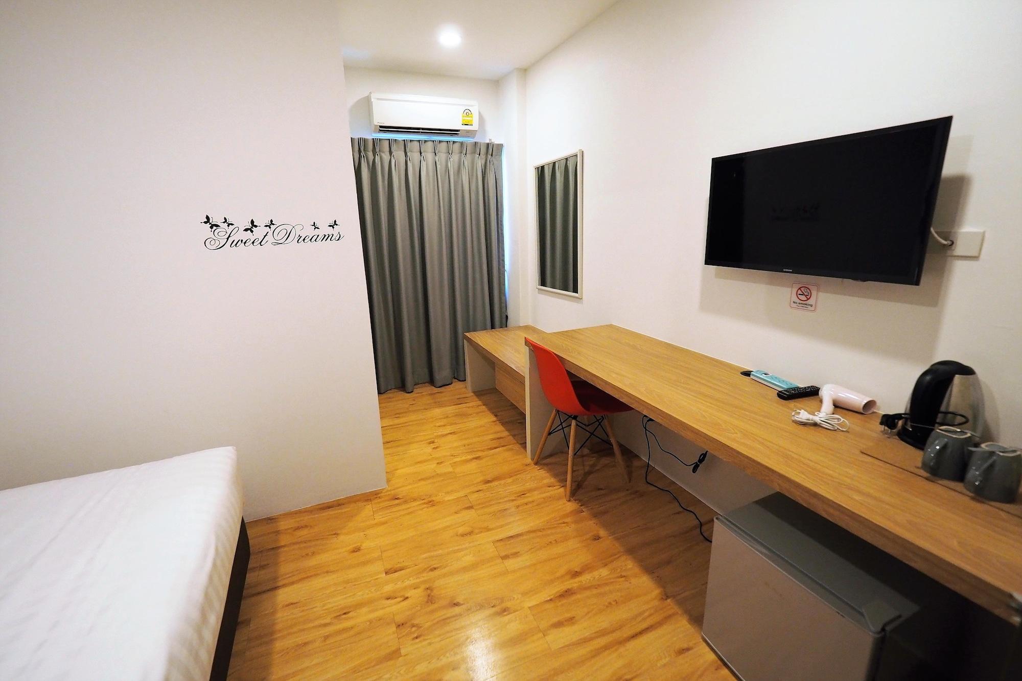 Pula Silom Hotel Банкок Екстериор снимка
