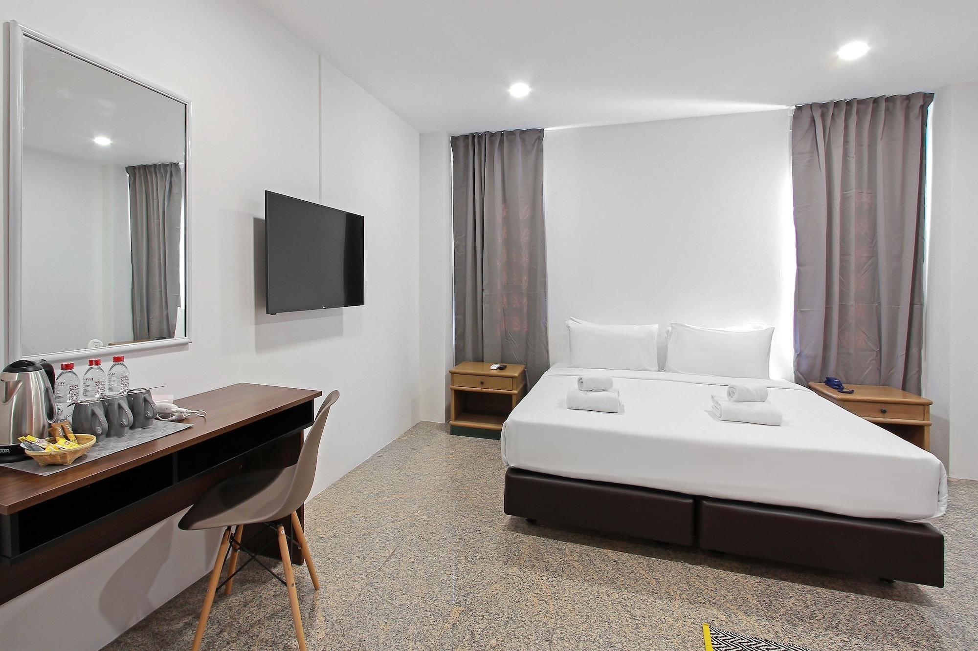Pula Silom Hotel Банкок Екстериор снимка
