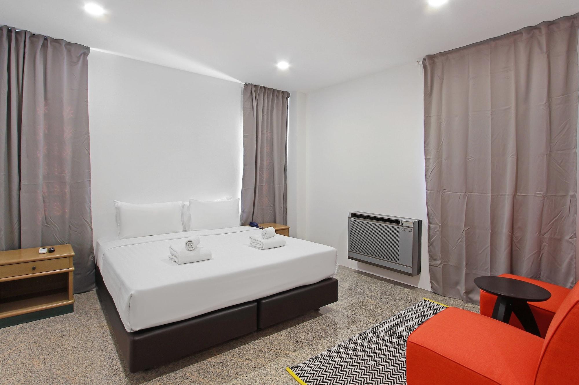 Pula Silom Hotel Банкок Екстериор снимка