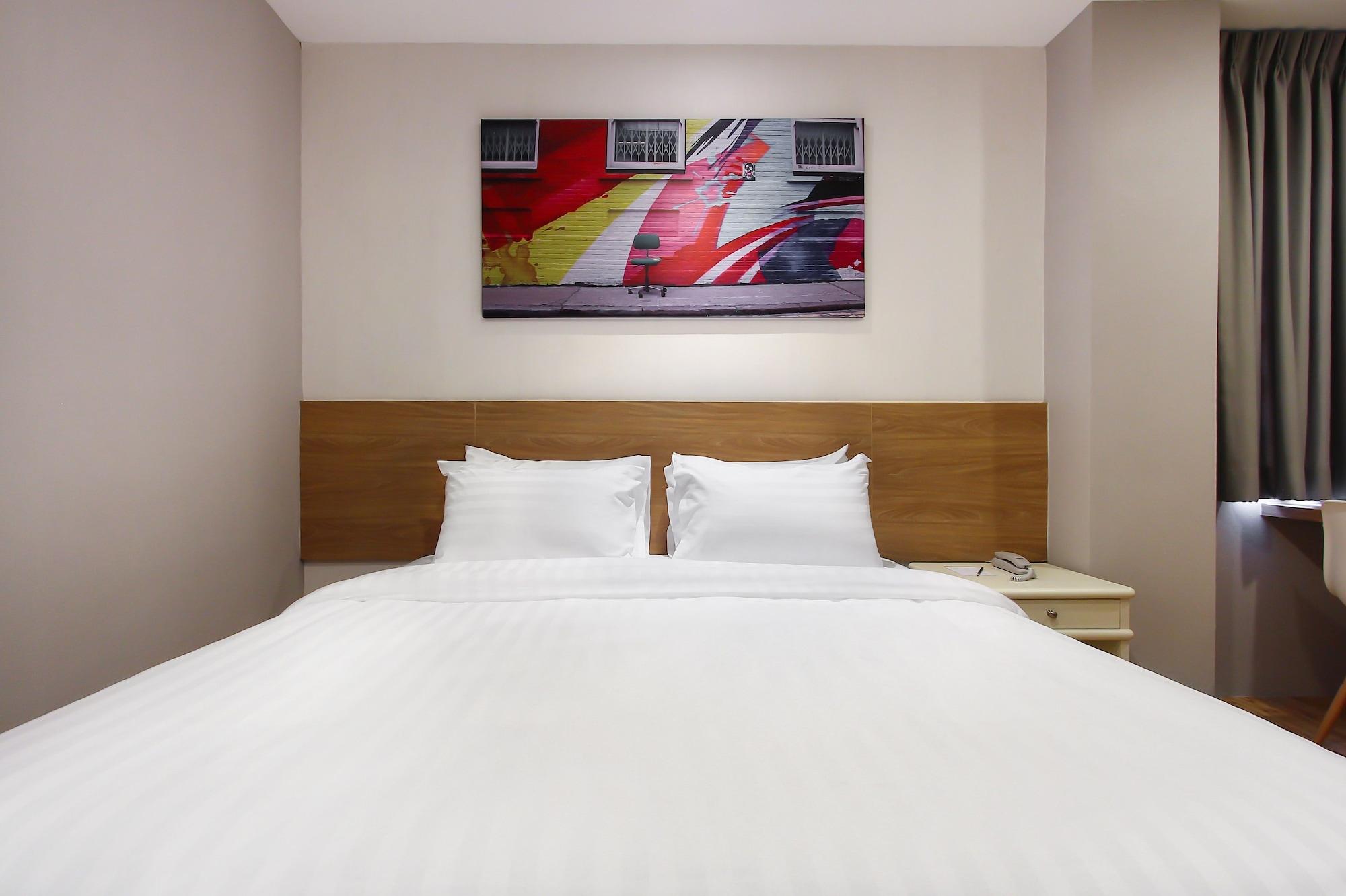 Pula Silom Hotel Банкок Екстериор снимка