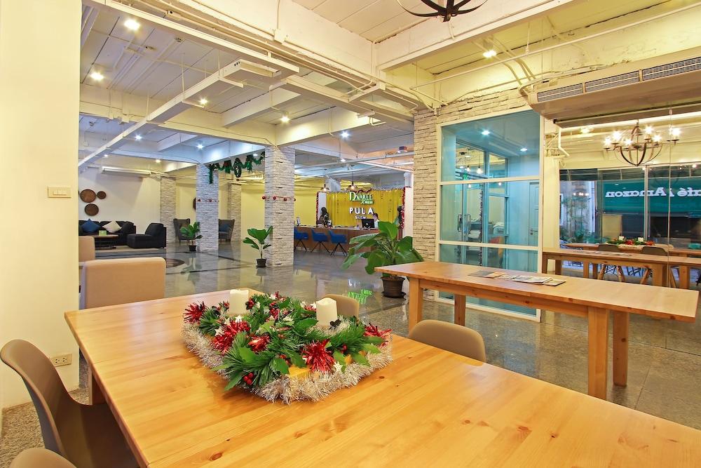 Pula Silom Hotel Банкок Екстериор снимка