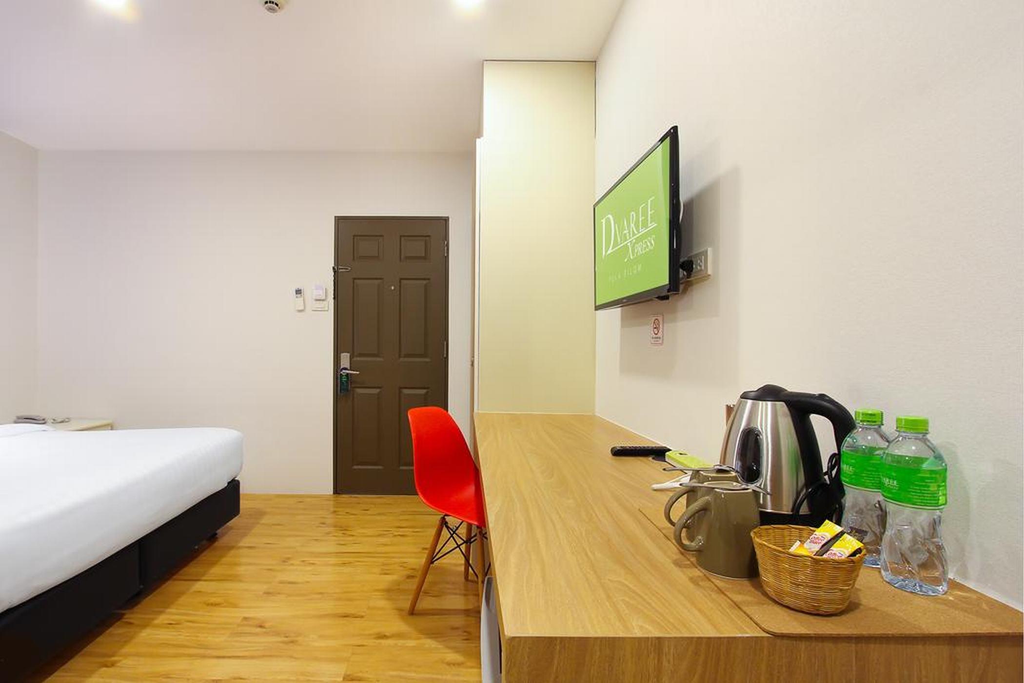 Pula Silom Hotel Банкок Екстериор снимка