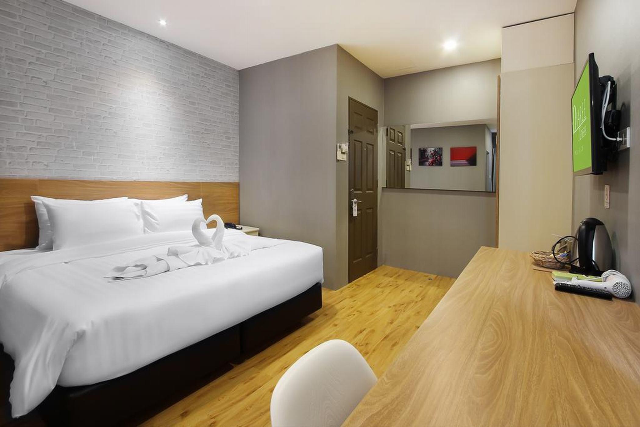 Pula Silom Hotel Банкок Екстериор снимка