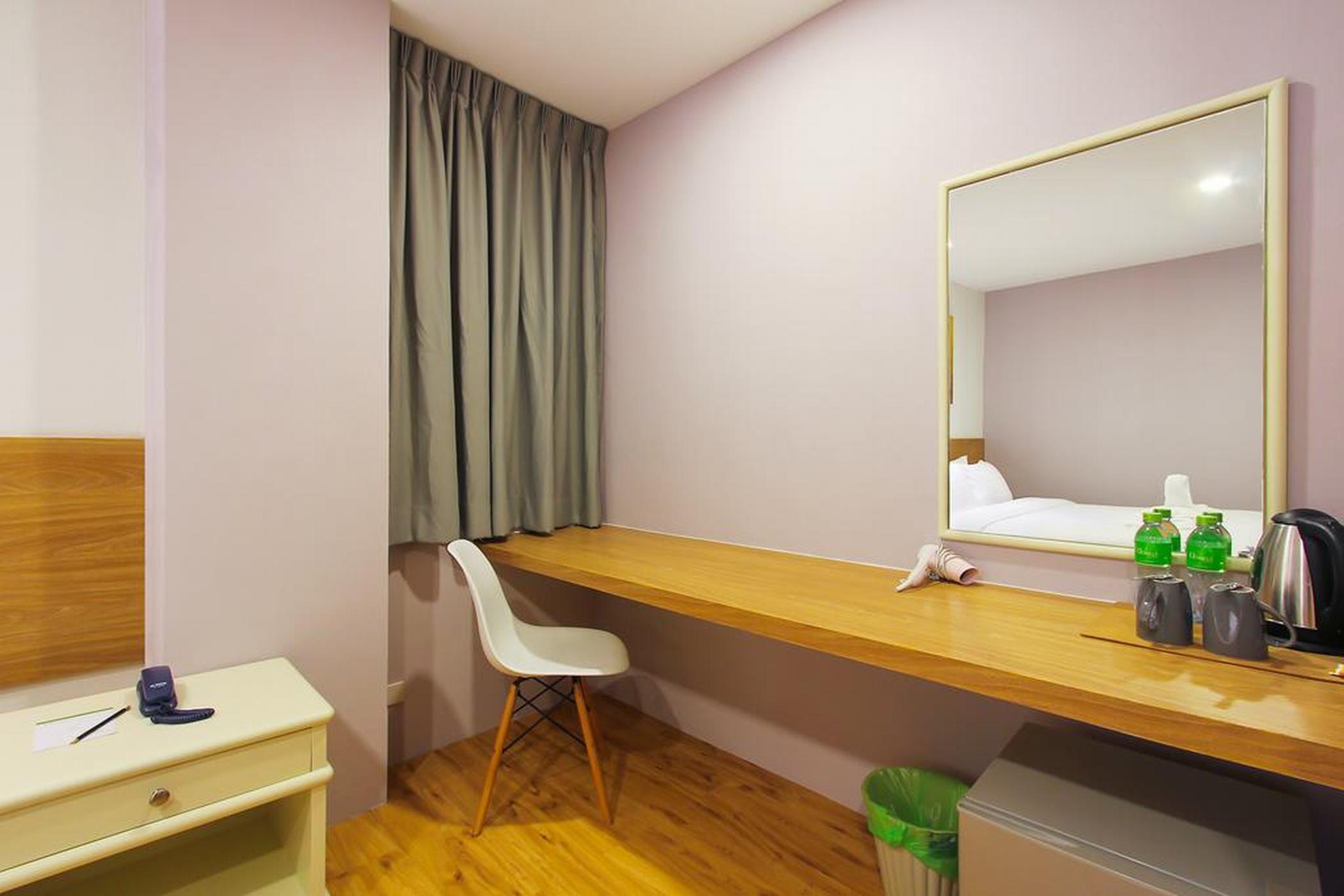 Pula Silom Hotel Банкок Екстериор снимка