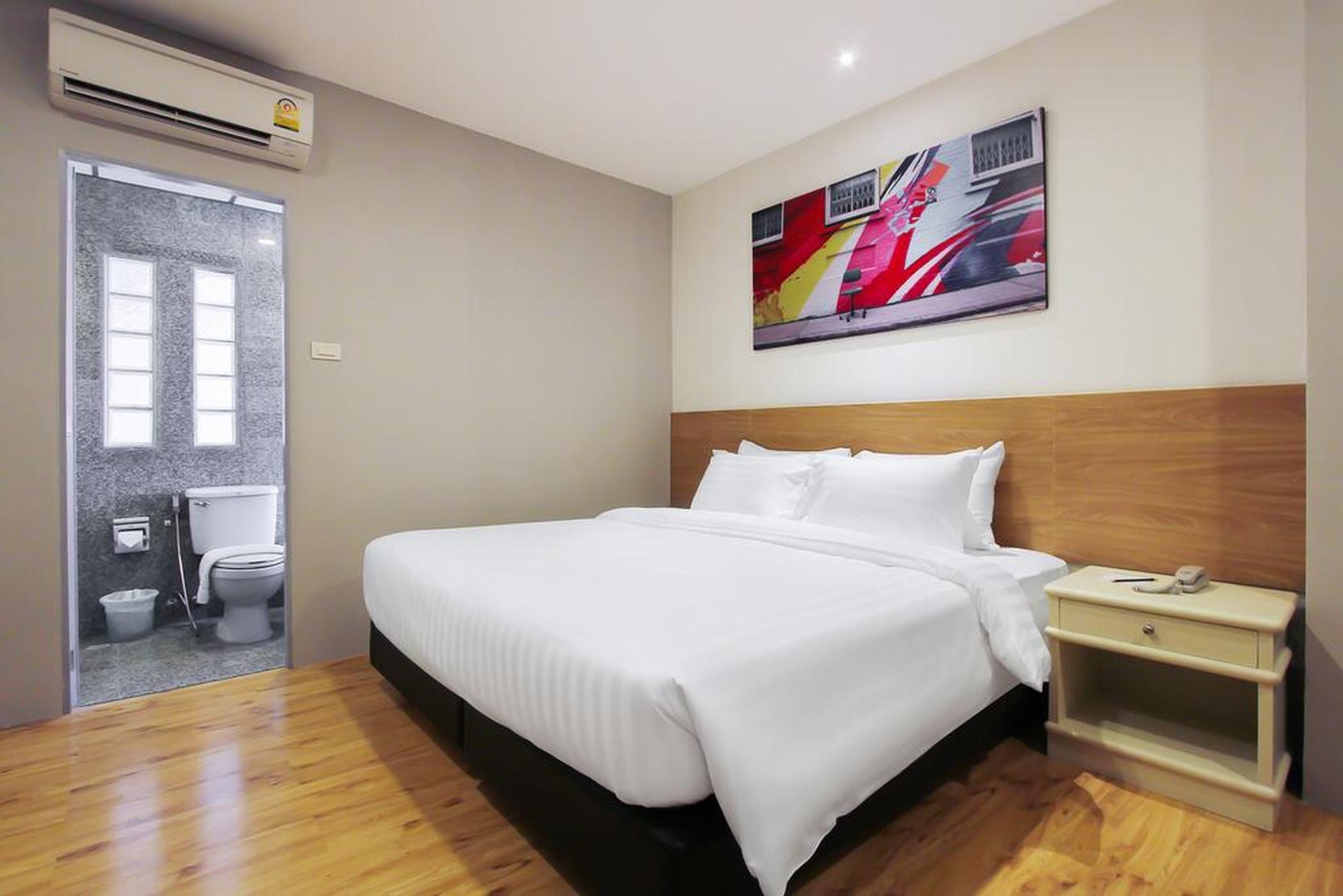 Pula Silom Hotel Банкок Екстериор снимка