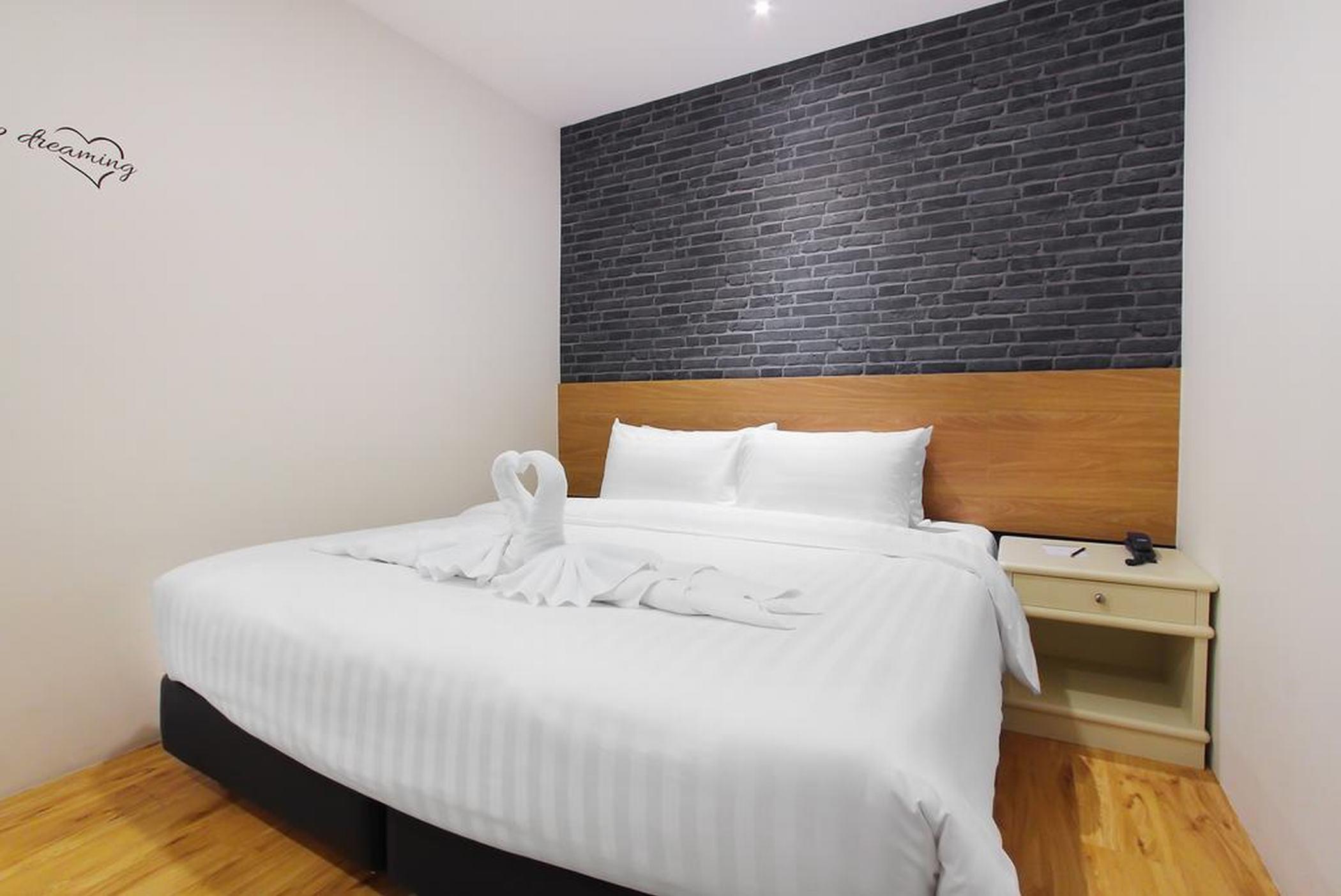 Pula Silom Hotel Банкок Екстериор снимка