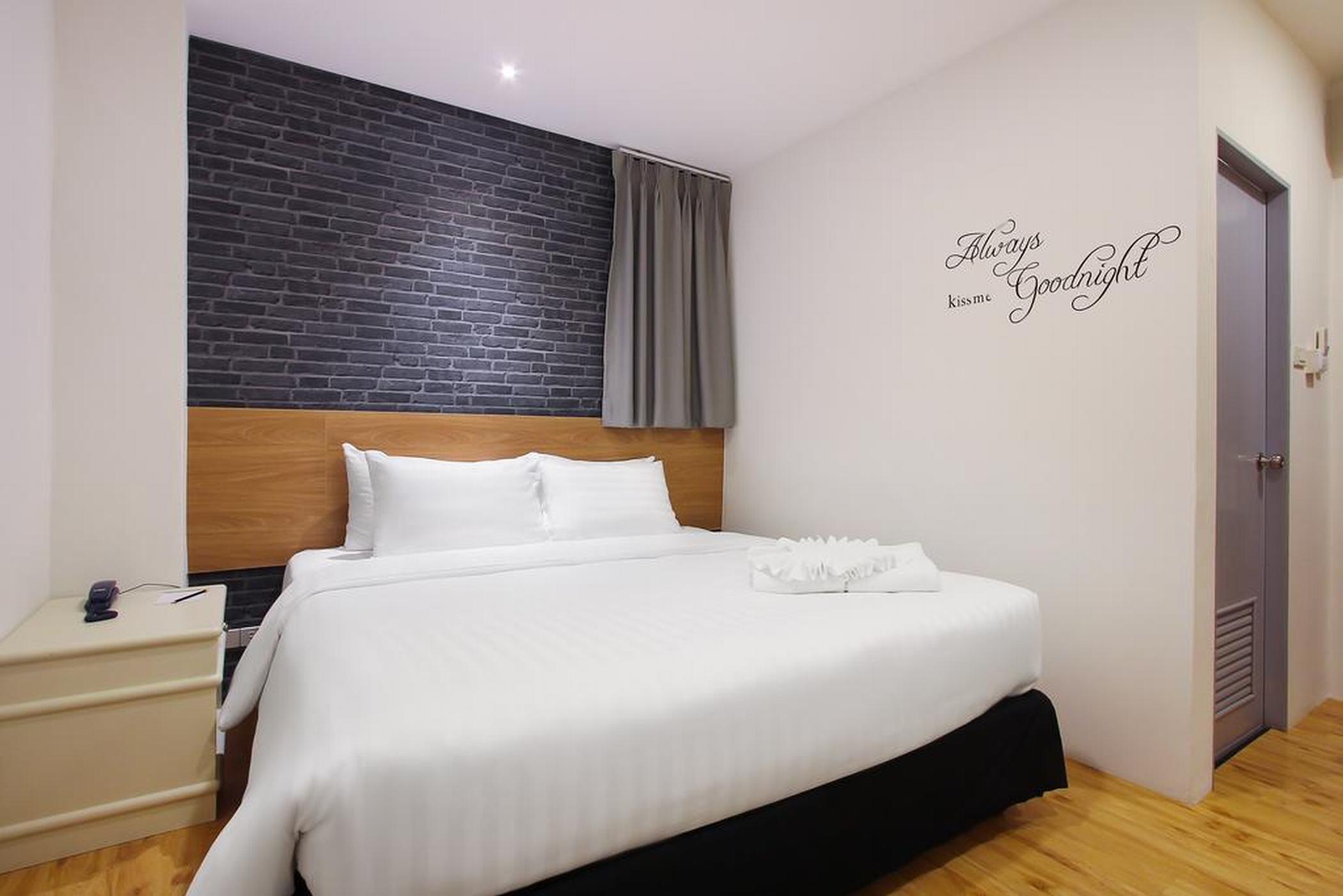 Pula Silom Hotel Банкок Екстериор снимка