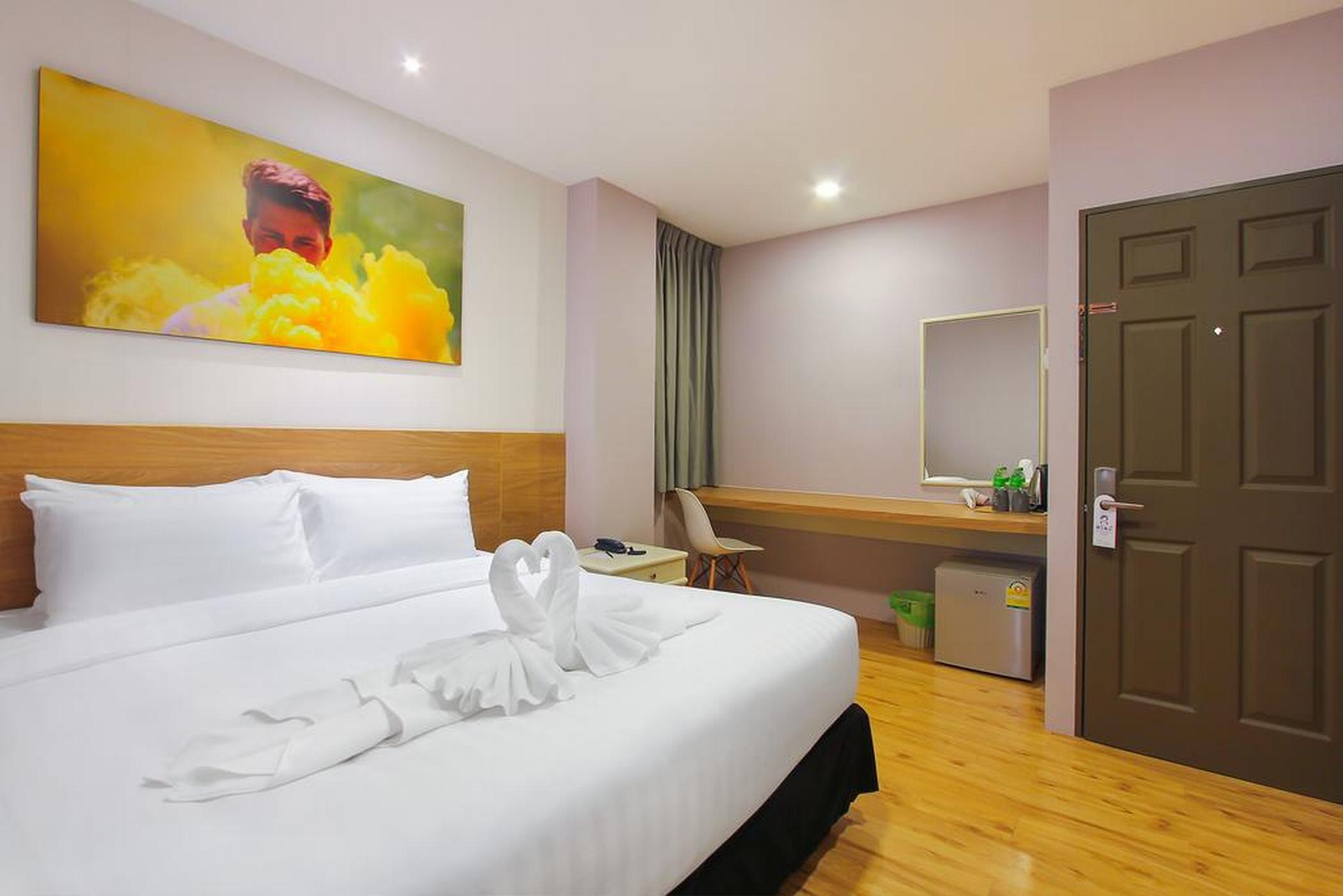 Pula Silom Hotel Банкок Екстериор снимка