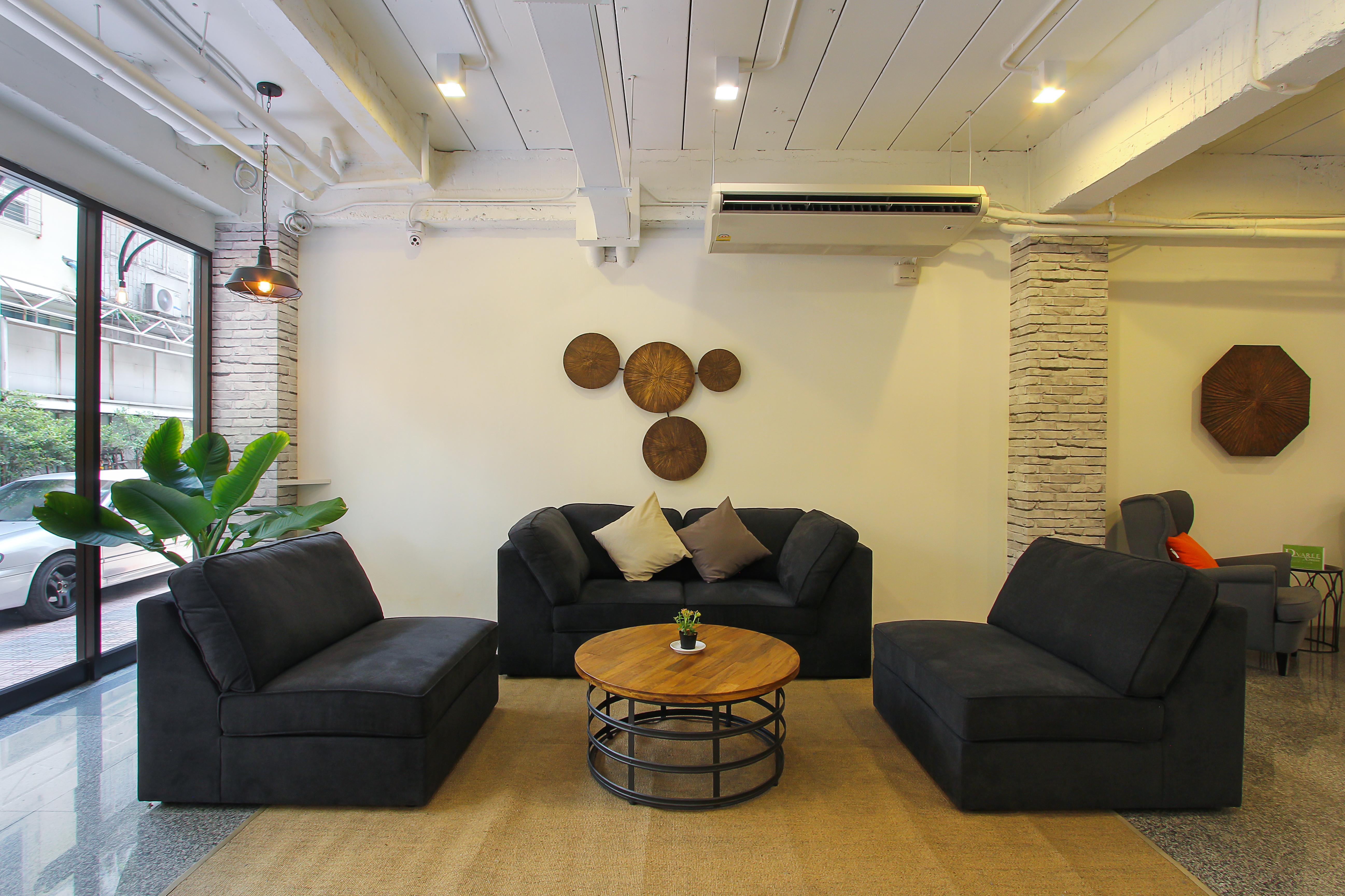 Pula Silom Hotel Банкок Екстериор снимка