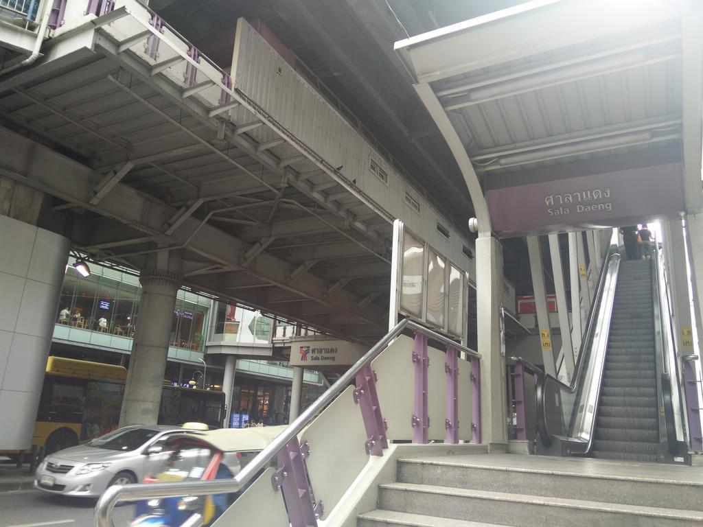 Pula Silom Hotel Банкок Екстериор снимка