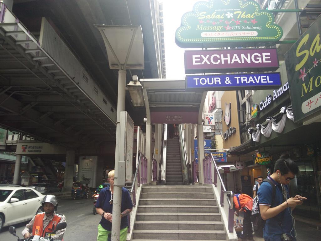 Pula Silom Hotel Банкок Екстериор снимка