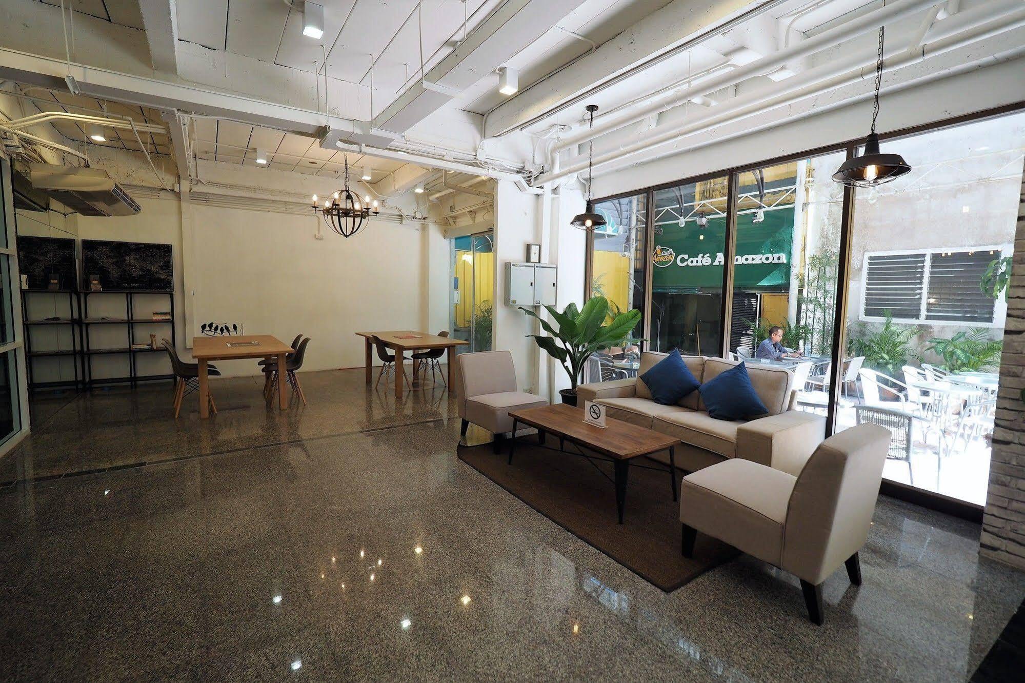 Pula Silom Hotel Банкок Екстериор снимка