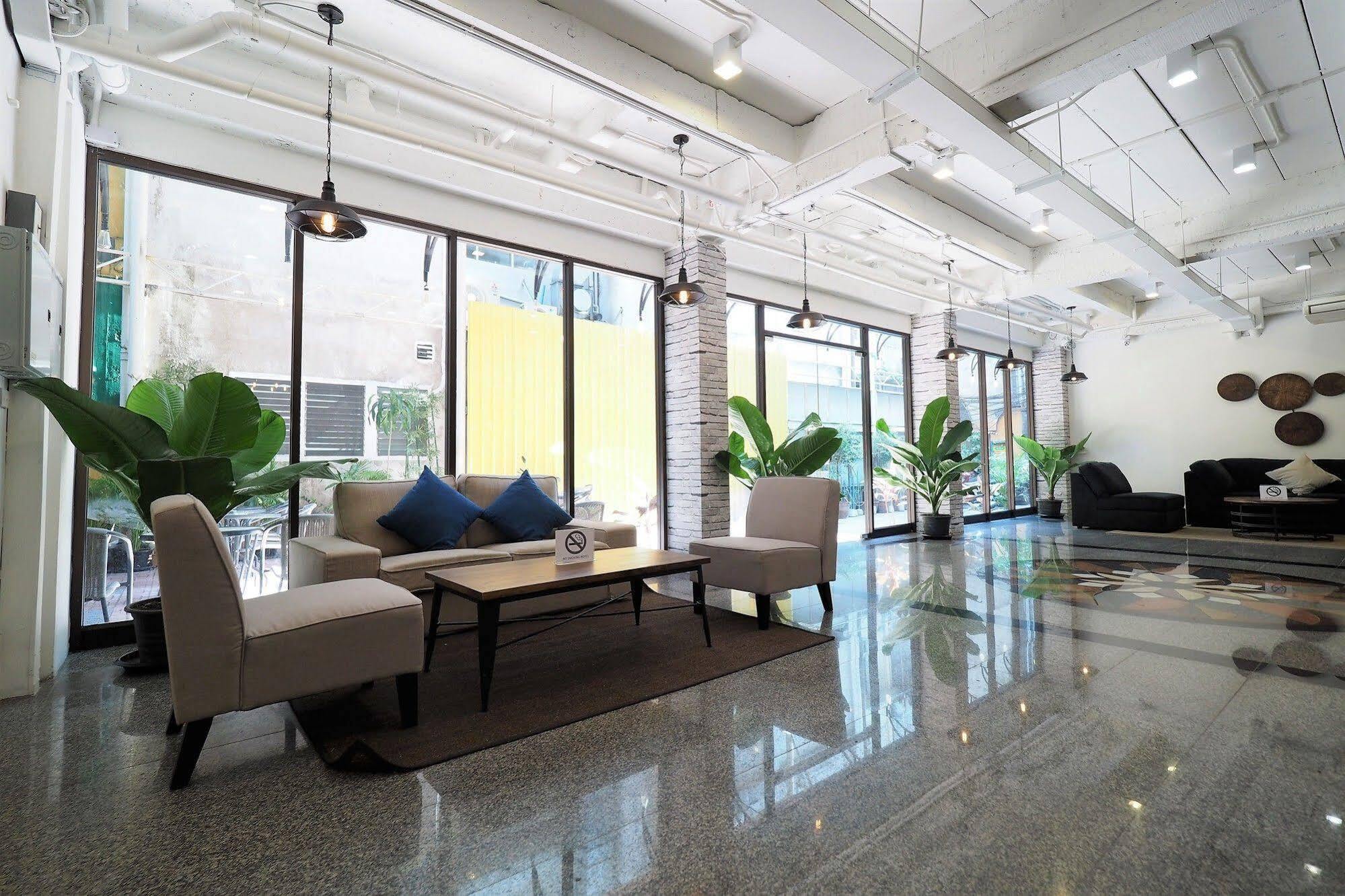 Pula Silom Hotel Банкок Екстериор снимка